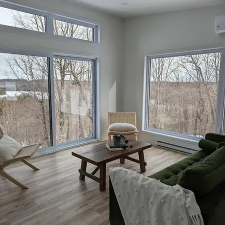 La Vue - Mountain Top Cottage Notre-Dame-de-la-Salette Exterior photo